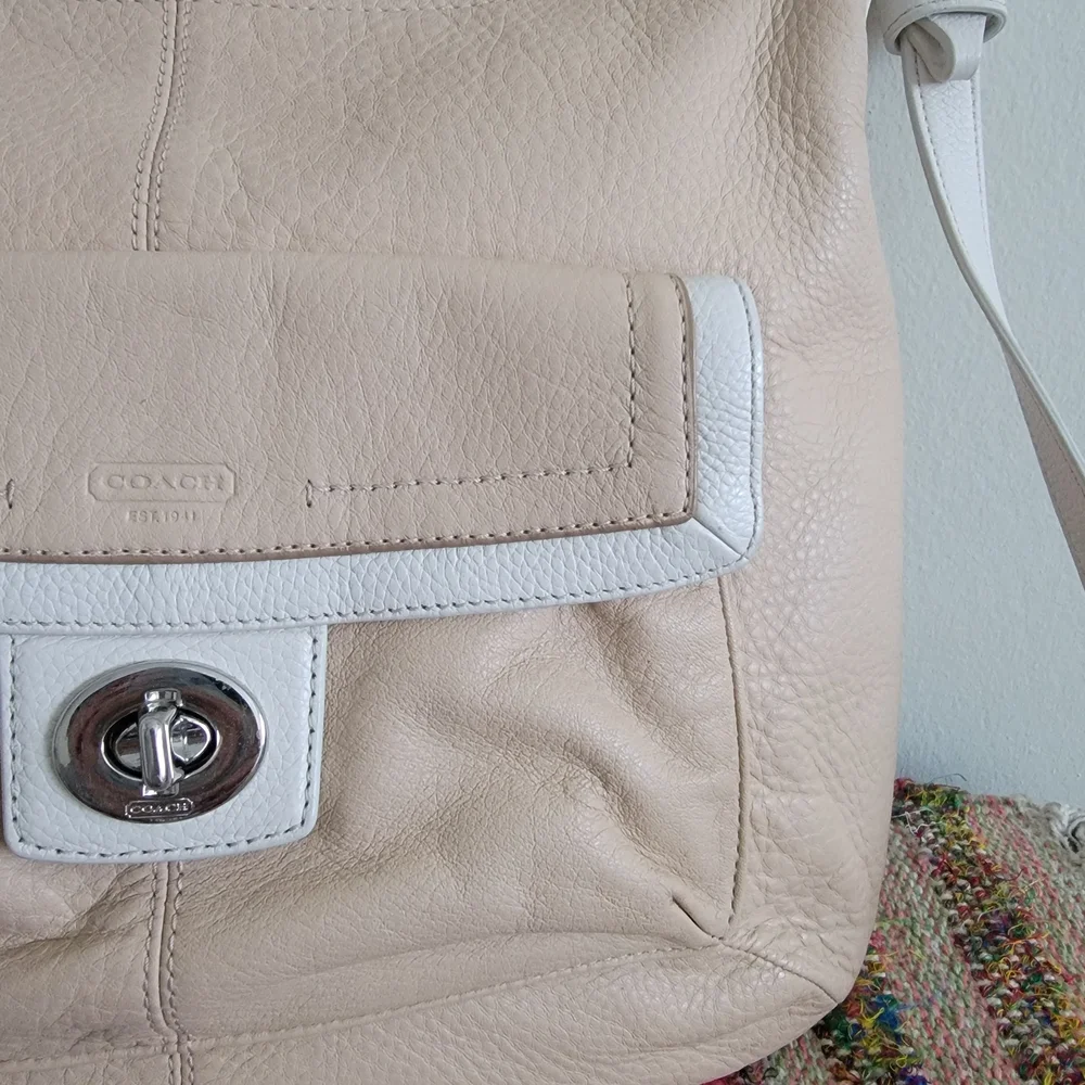 Coach Cream Leather Shoulder Bag Convertible Purse